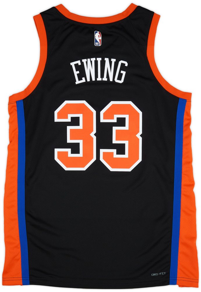2022-23 NEW YORK KNICKS EWING #33 NIKE SWINGMAN JERSEY (ALTERNATE) L - W/TAGS 2 CAS 17 08 23 106
